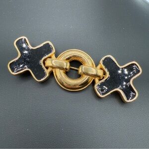 Pretty Black and Gold Tone XOX Hugs and Kisses Brooch